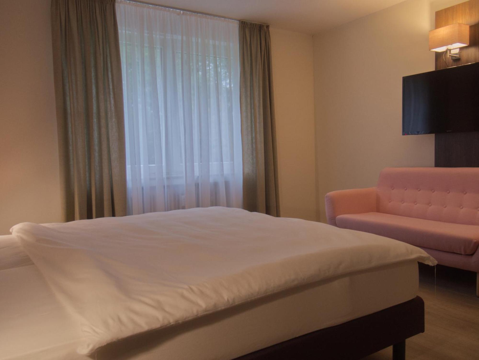 Hotel Faehrhaus Km734 Dusseldorf Room photo
