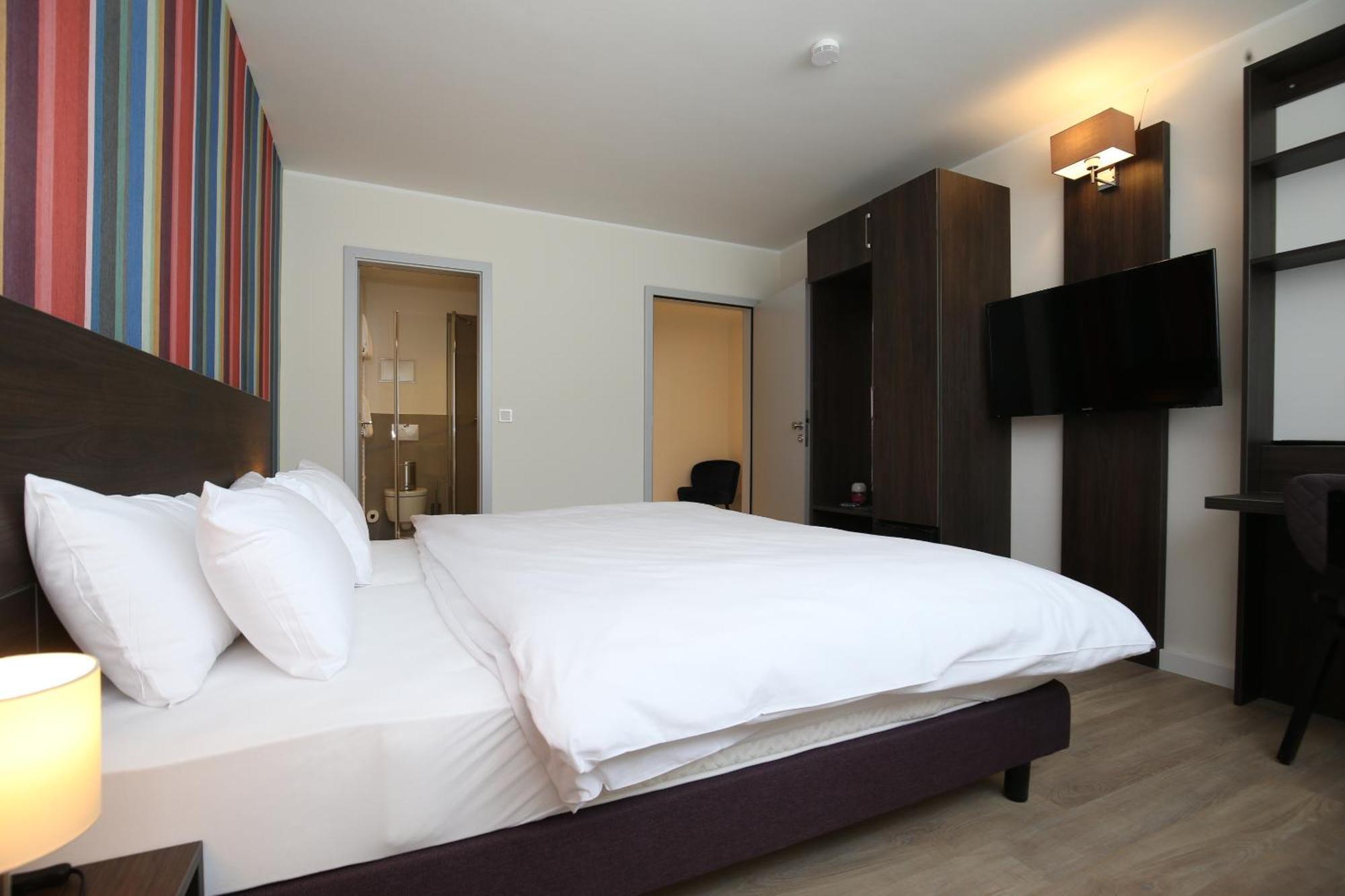 Hotel Faehrhaus Km734 Dusseldorf Room photo