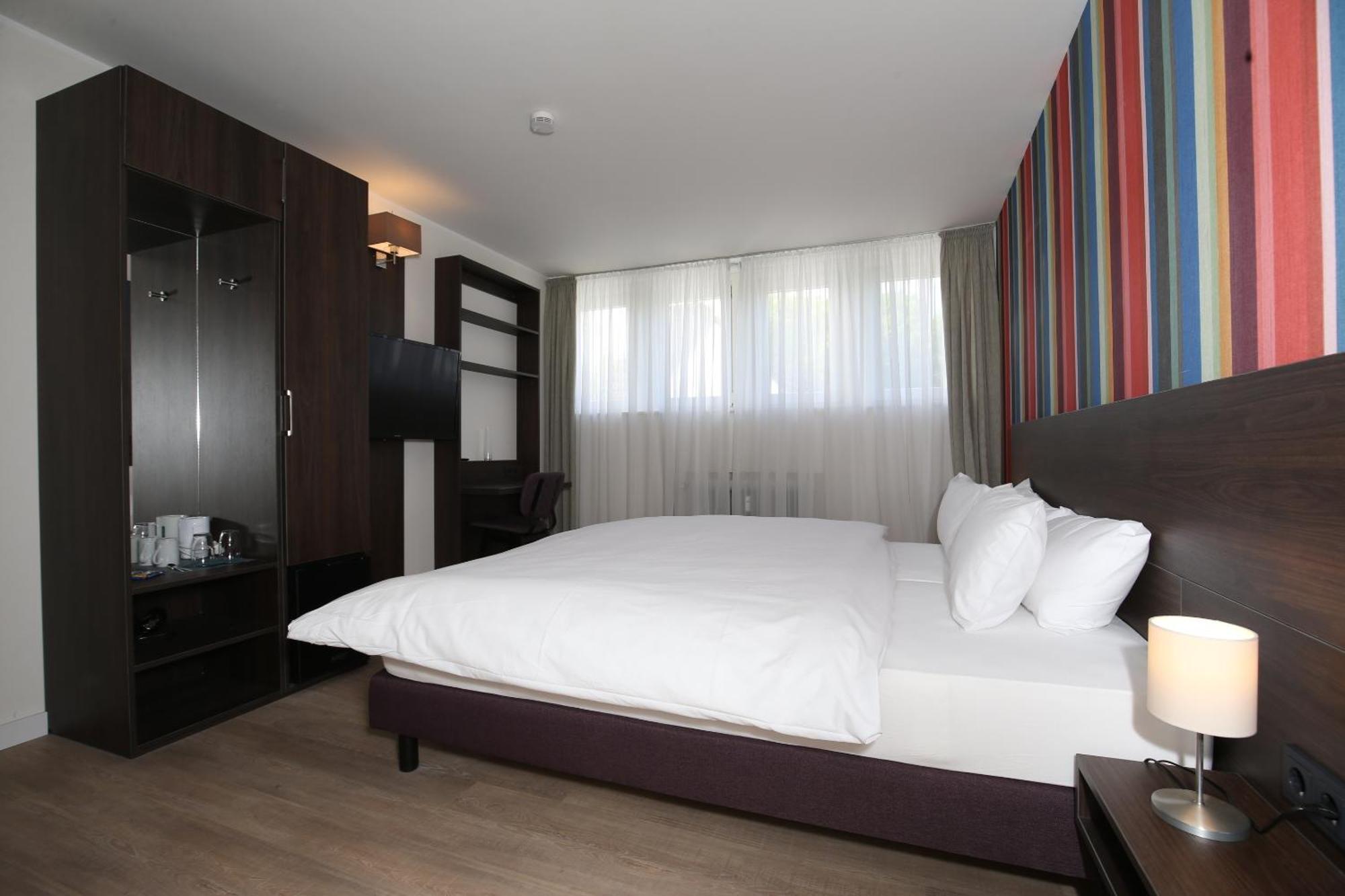 Hotel Faehrhaus Km734 Dusseldorf Room photo