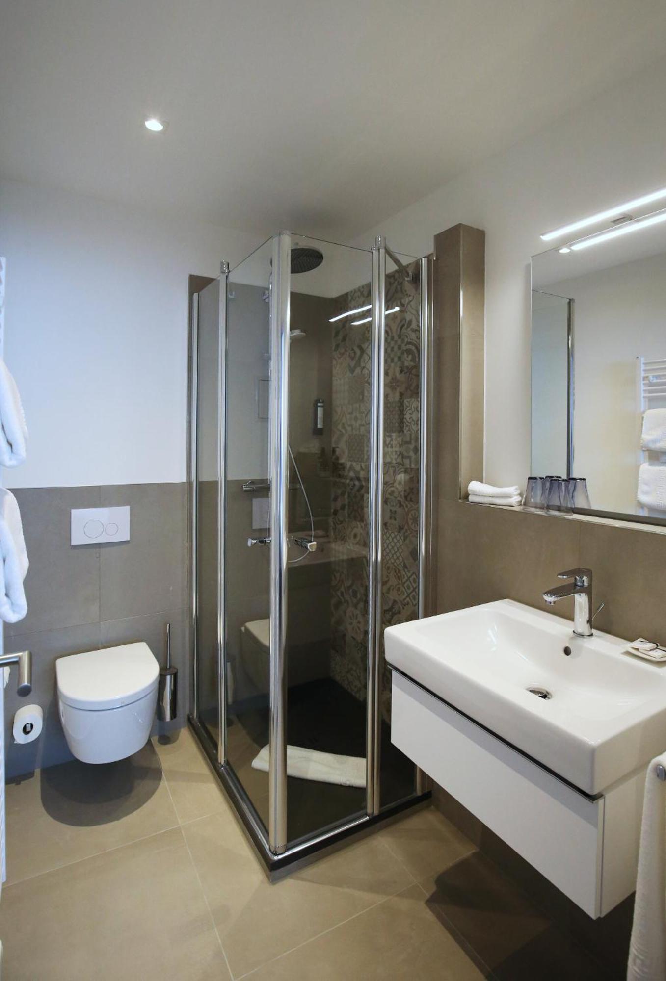 Hotel Faehrhaus Km734 Dusseldorf Room photo