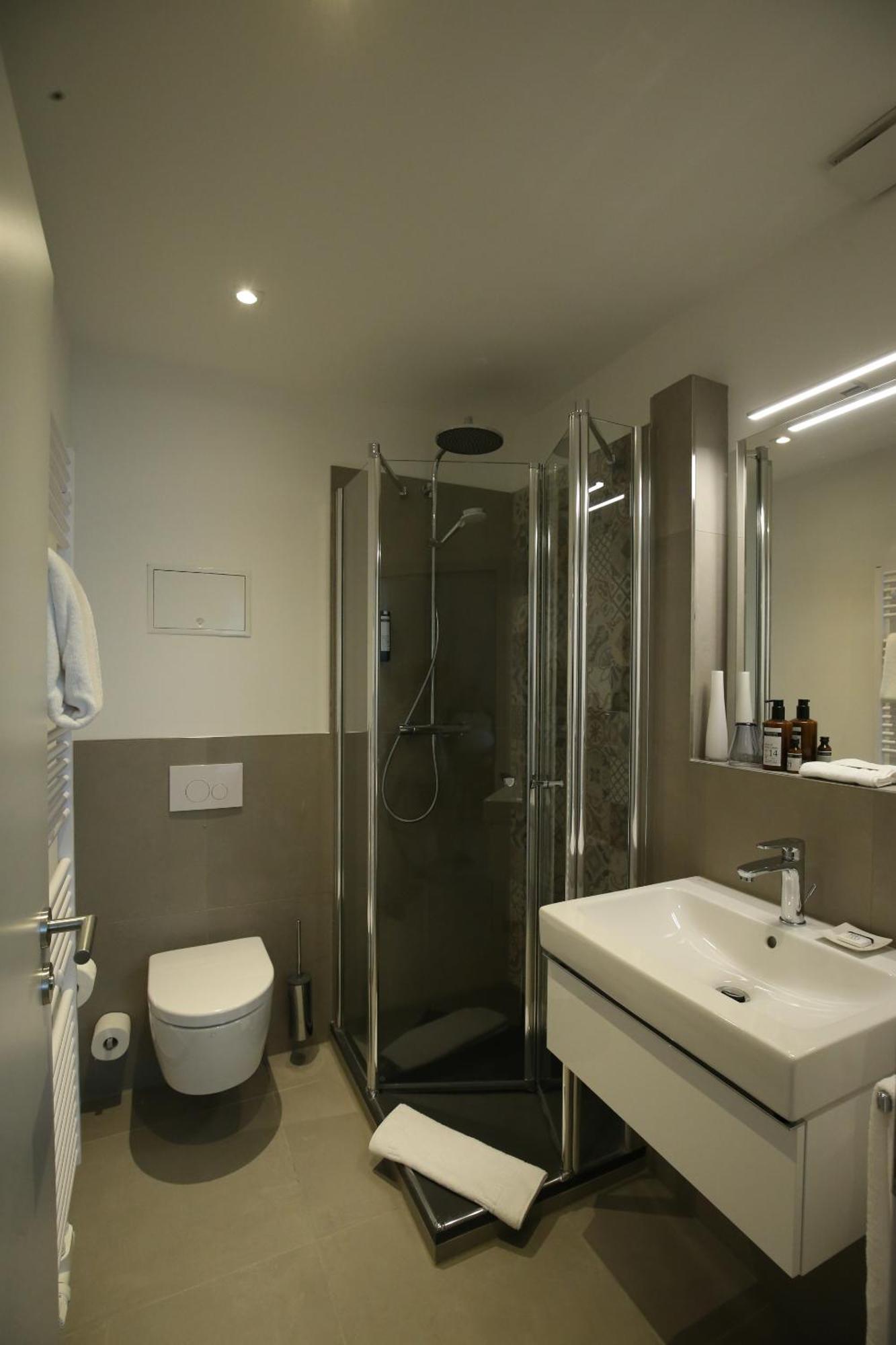 Hotel Faehrhaus Km734 Dusseldorf Room photo