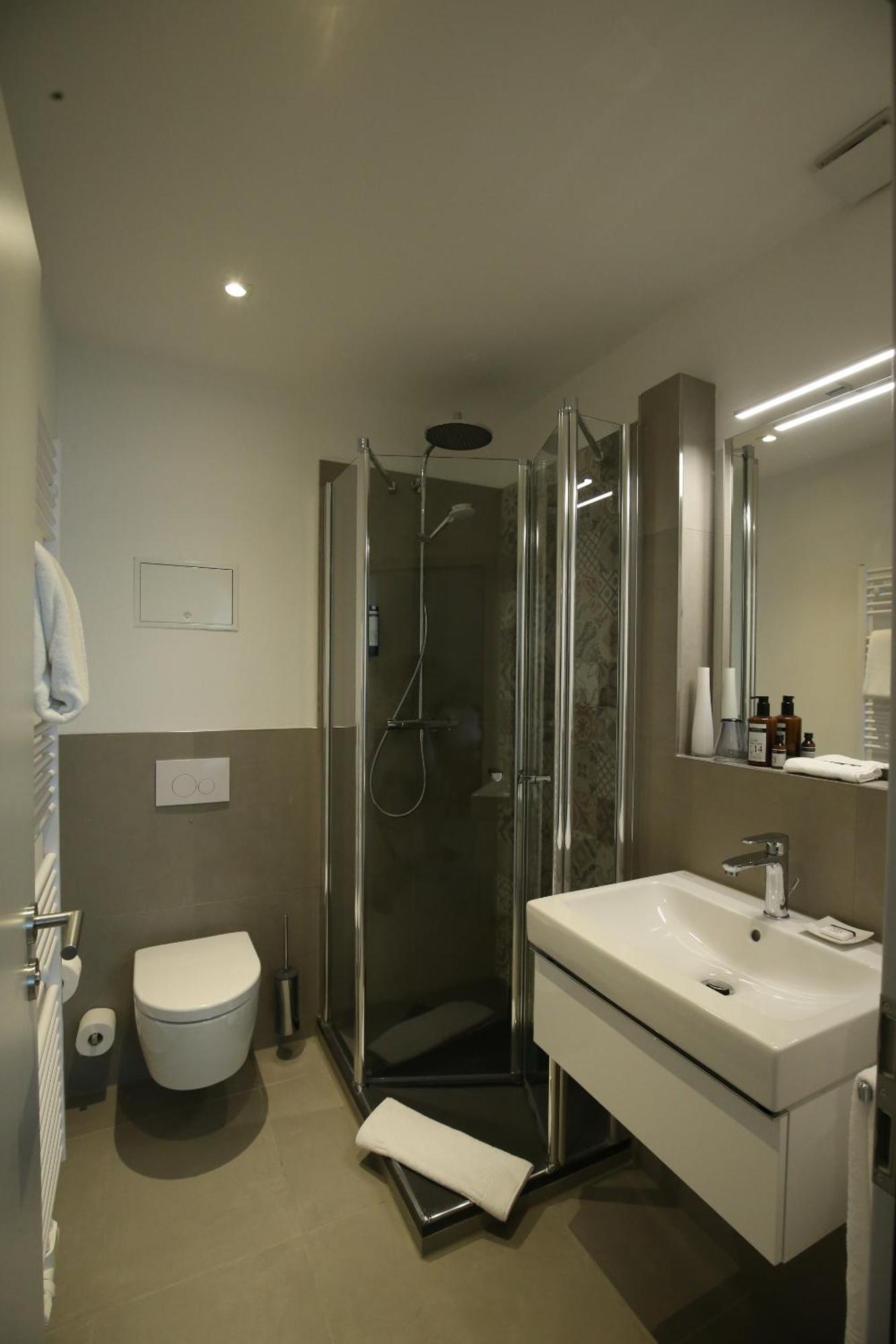 Hotel Faehrhaus Km734 Dusseldorf Room photo